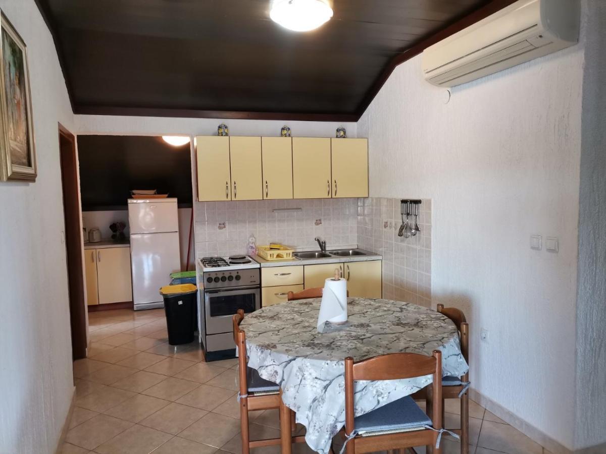 Apartments With A Parking Space Kampor, Rab - 5032 Exterior foto
